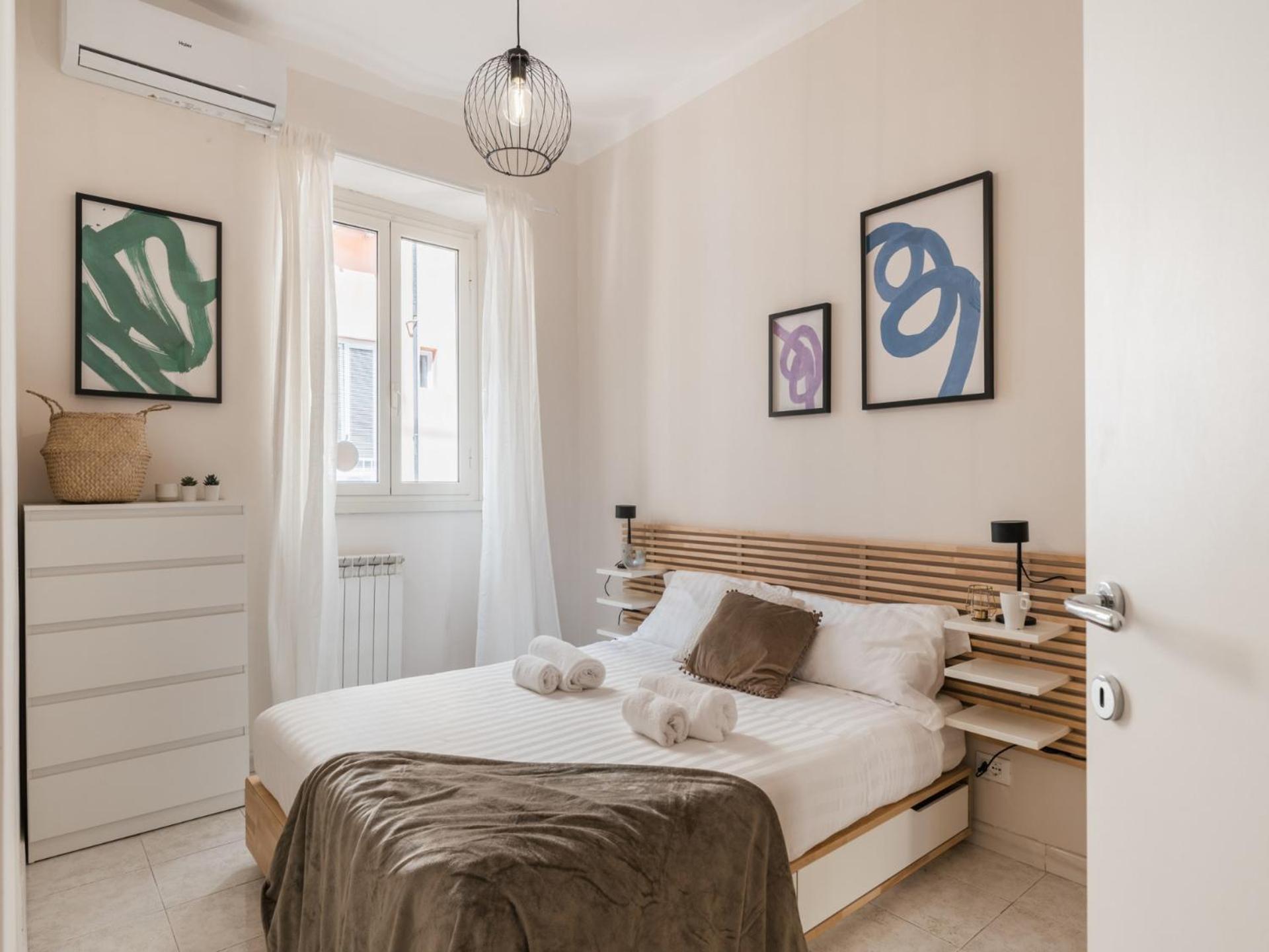 The Best Rent - Spacious One-Bedroom Apartment Near Colosseum Рим Екстер'єр фото