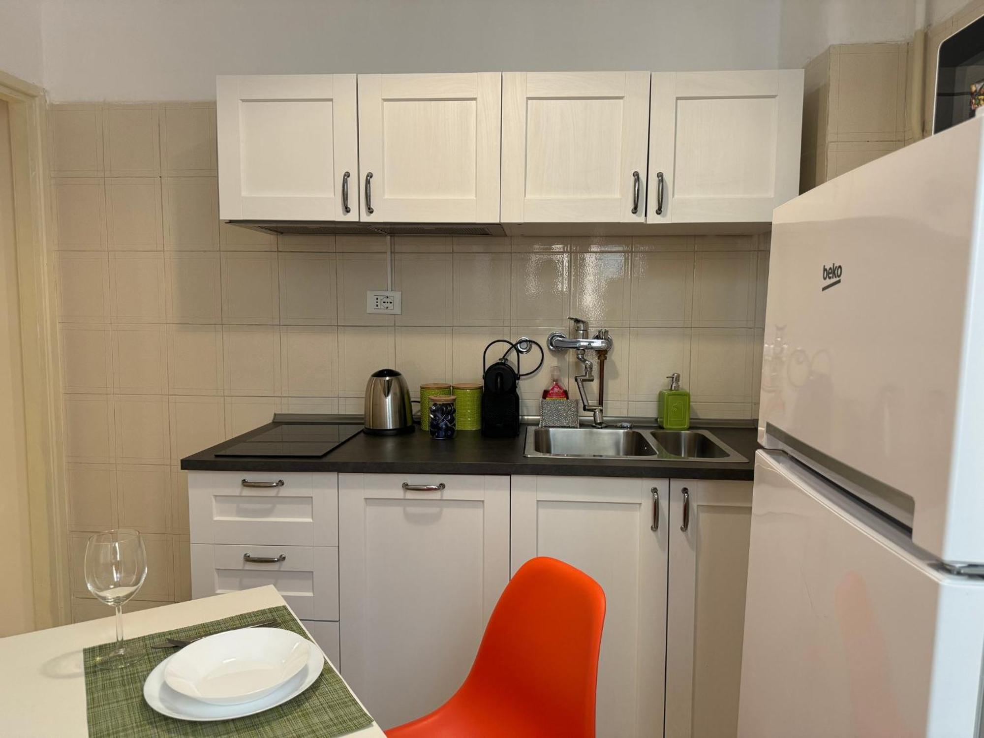 The Best Rent - Spacious One-Bedroom Apartment Near Colosseum Рим Екстер'єр фото